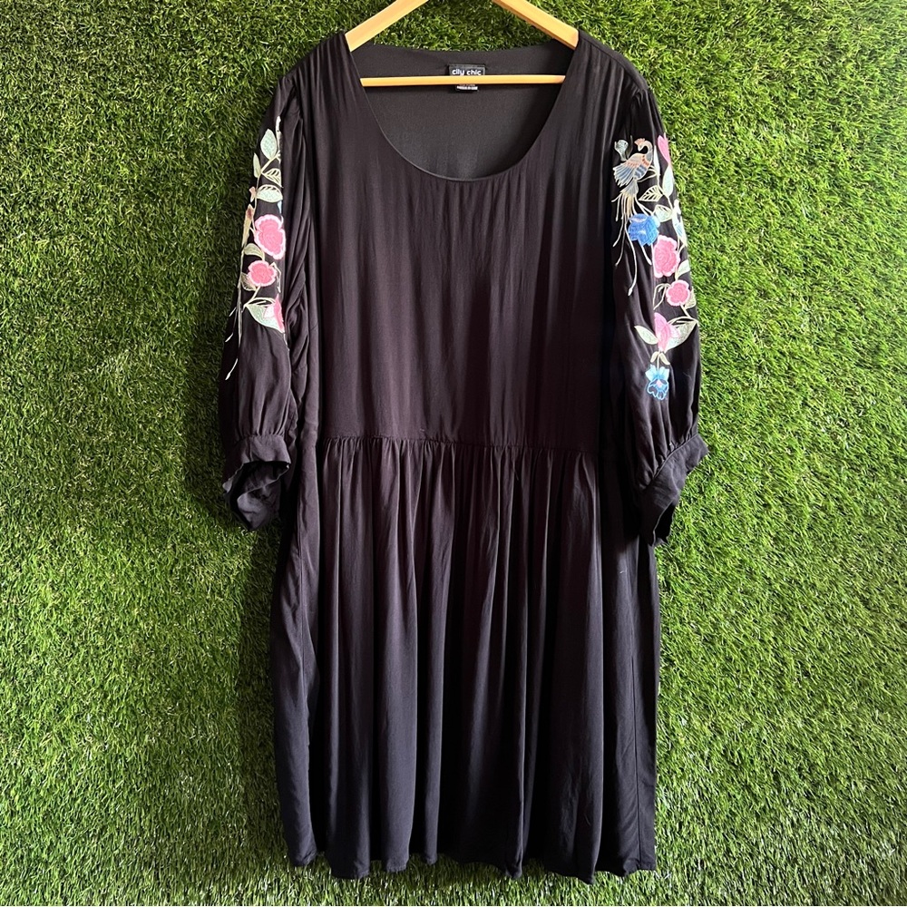 City Chic XXL 24 Embroidered Sleeve Viscose Dress NDD6 Plus Curvy